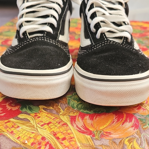 Vans Black and White Low-Top Shoes - Picture 3 of 12